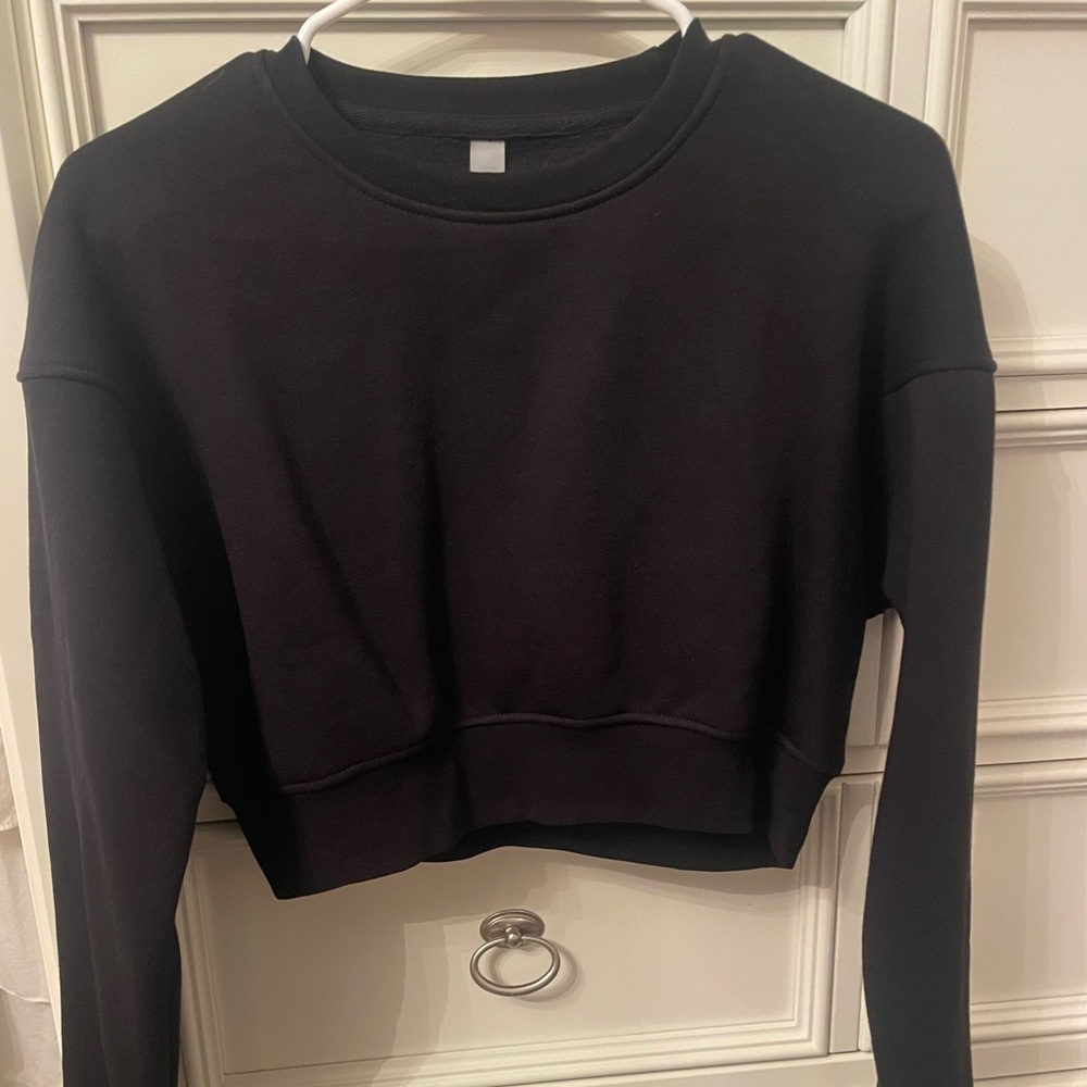 Mono B Cropped Black Swatshirt